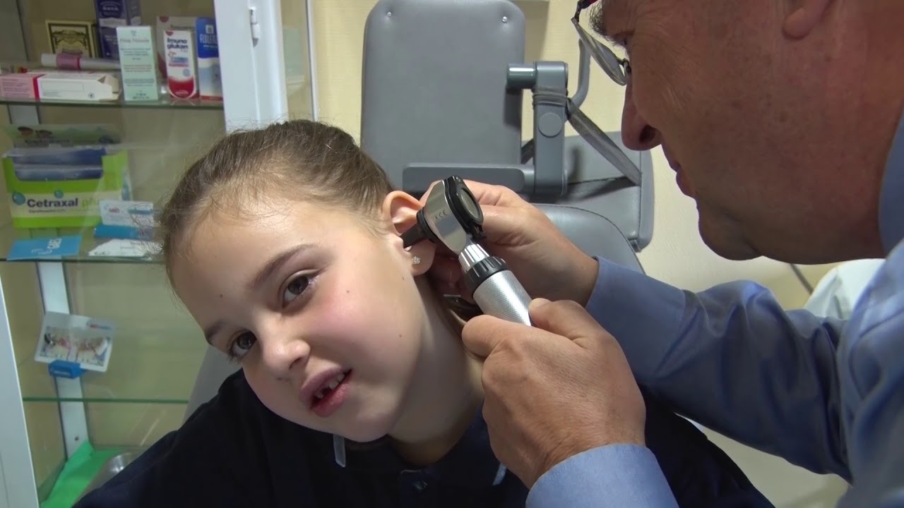como se comporta un niño que no escucha bien