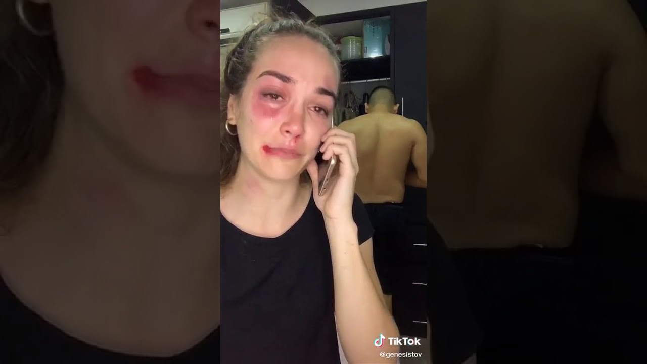 el acosador se hace pasar por víctima