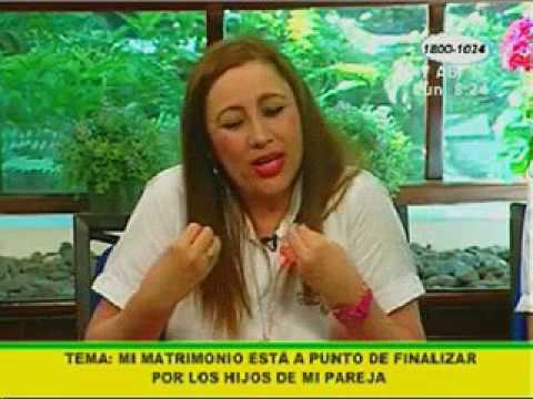 la hija de mi pareja lo manipula